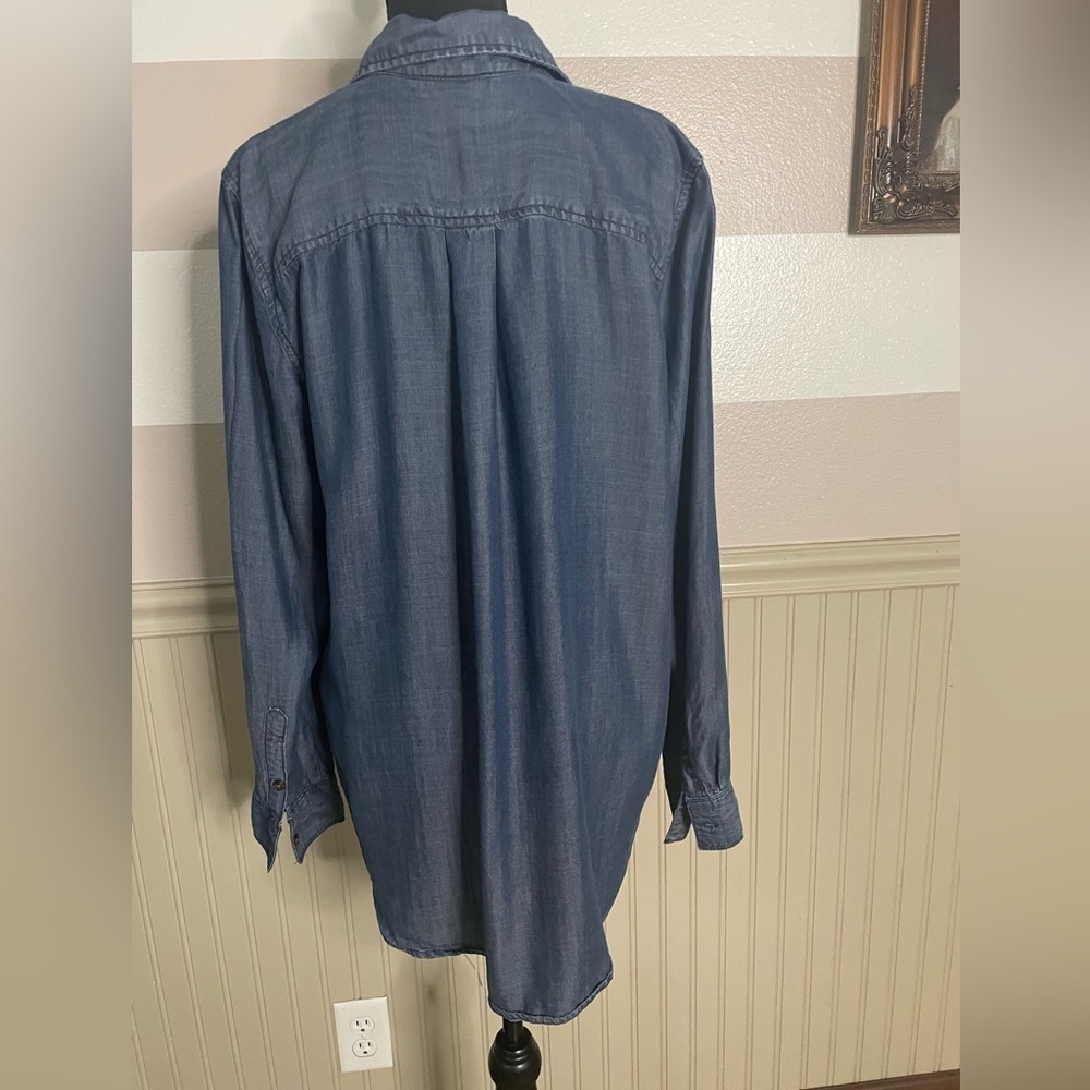 Liz Claiborne women's long-sleeve chambray button-down shirt.Size Large - Picture 3 of 11